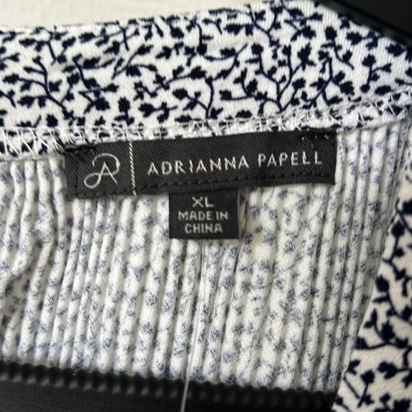 Black and white vine print sleeveless top size XL - Picture 2 of 3